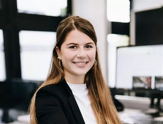 Kauffrau für Marketingkommunikation im Büro