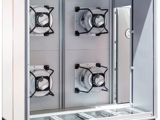 Fan Wall RLT Gerät Fan Wall eines Lüftungsgerätes mit vier Ventilatoren