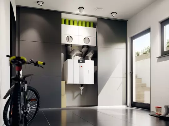 Zentrales Wohnraumlüftungsgerät WOLF CWL-2 in einem aufgeräumten Keller Zentrales Wohnraumlüftungsgerät WOLF CWL-2 in einem aufgeräumten Keller
