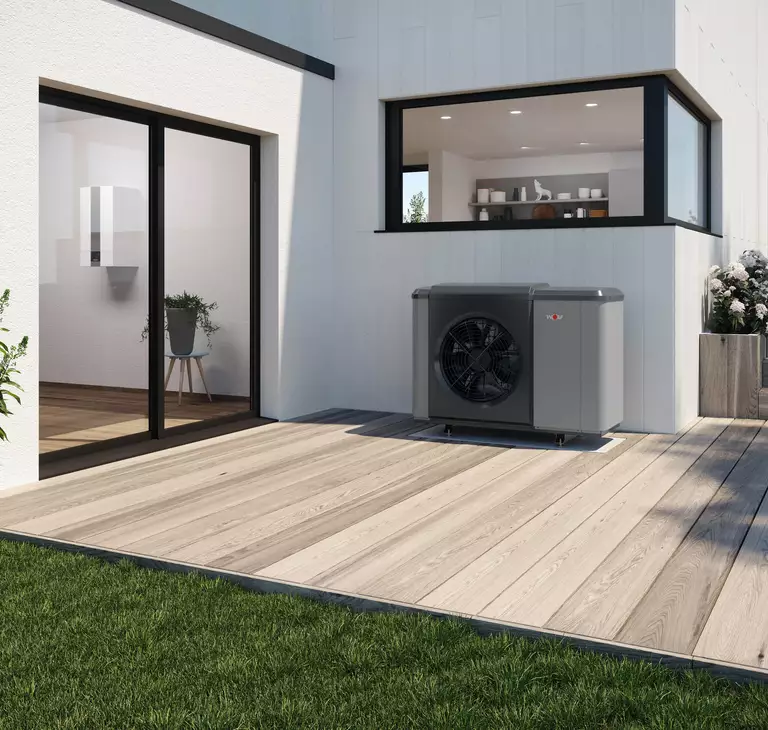 Wärmepumpe WOLF CHA Monoblock Außeneinheit Wärmepumpe WOLF CHA Monoblock Außeneinheit auf einer Terrasse