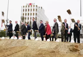 Symbolischer Spatenstich für das WOLF Besucherzentrum mit Technologie Campus