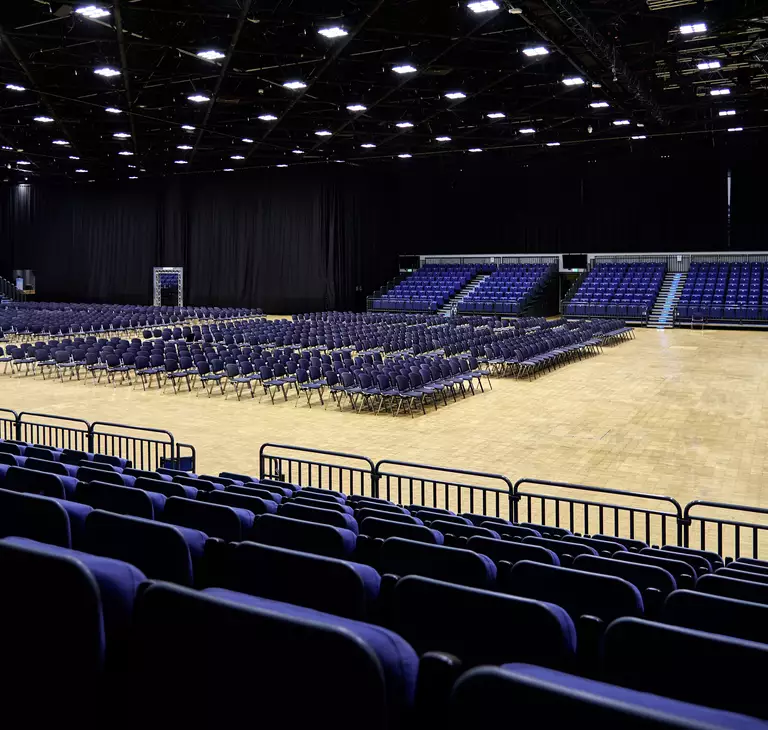 Referenz Mitsubishi Electric Halle RLT-Gerät Saal Referenz Mitsubishi Electric Halle RLT-Gerät Saal