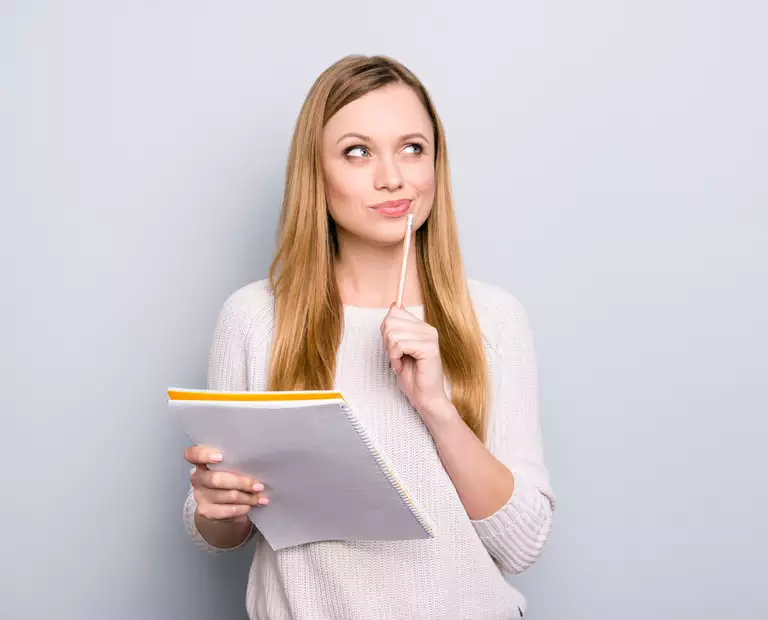Neues Heizsystem nachdenkliche Frau